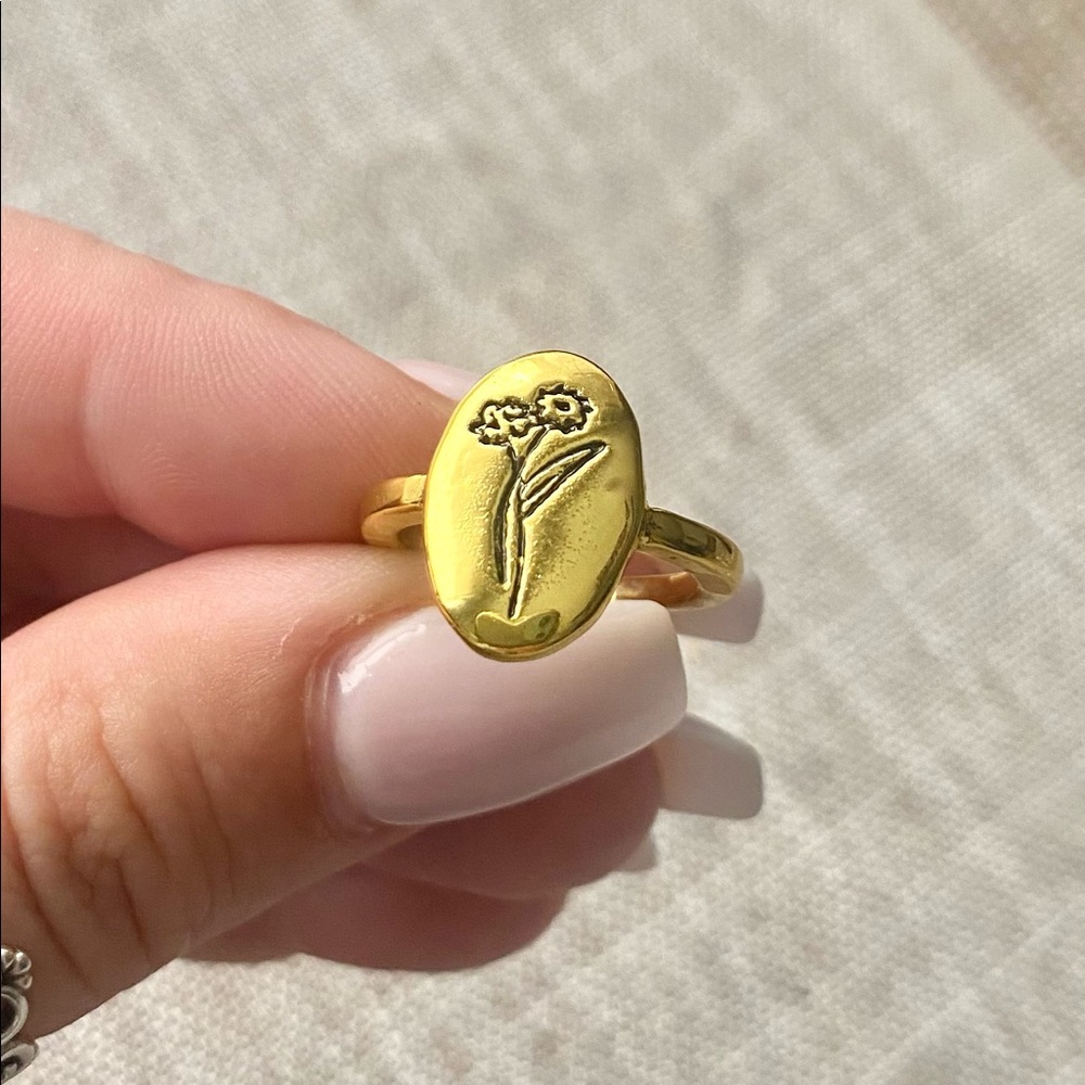 Oval Gold Plated Stainless Steel Flower Imprint Carved Ring • Size 6 • NEW